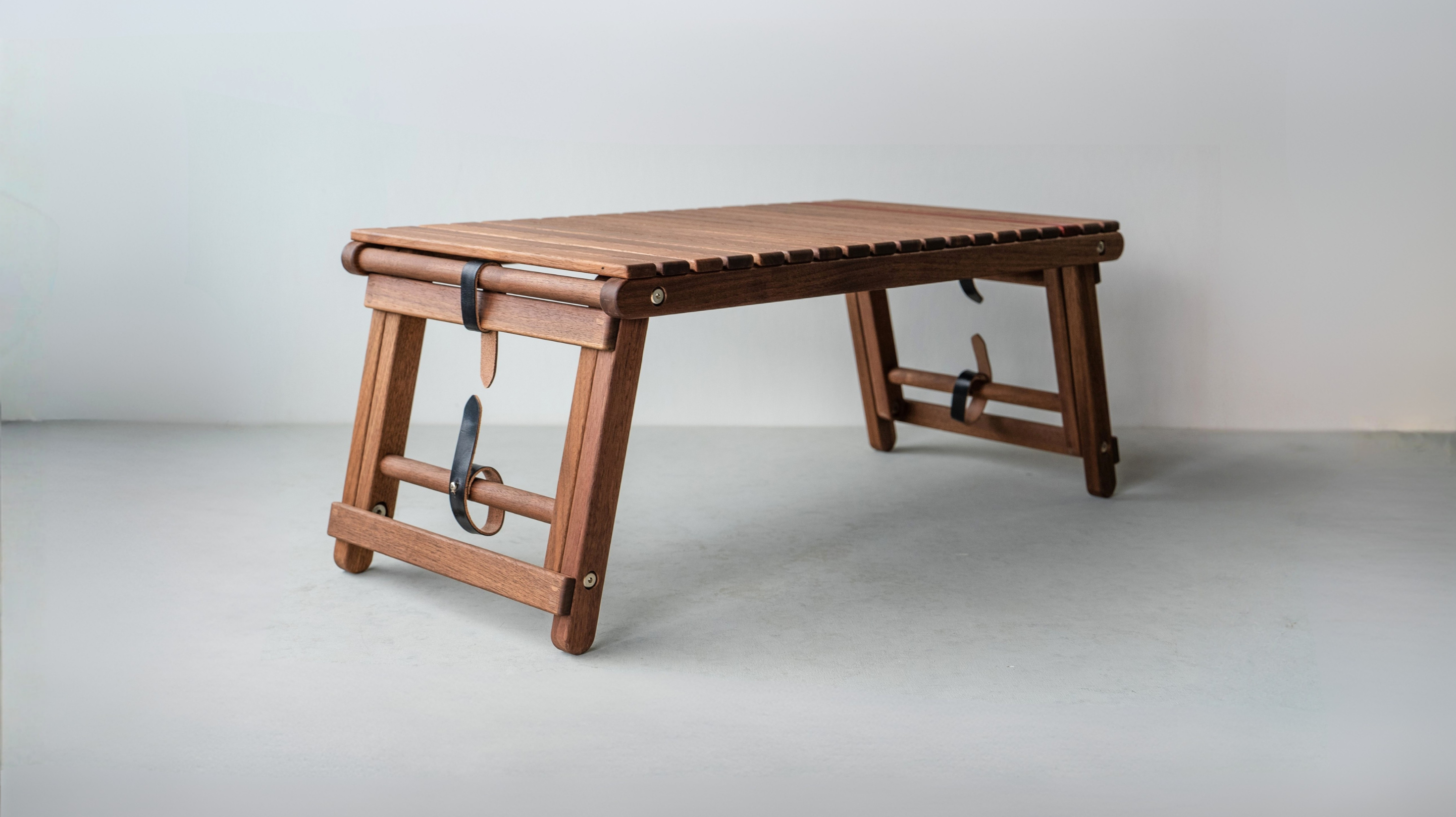 CARRY TABLE walnut